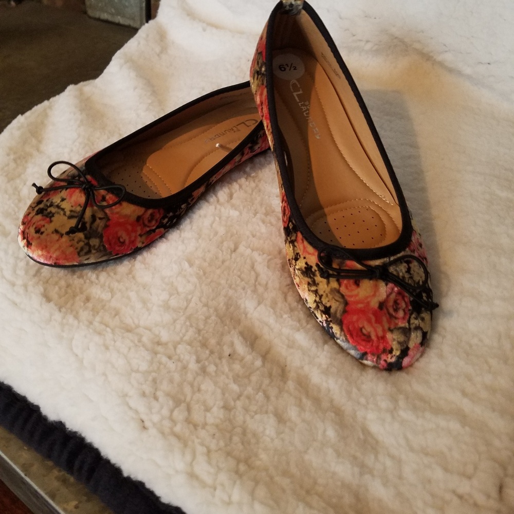 Chinese Laundry velvet ballet flats